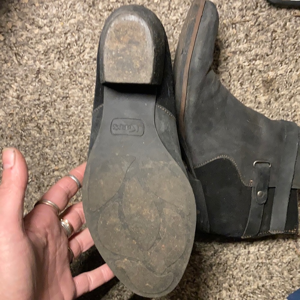 Cute leather ankle boots w/back zip - Picture 4 of 6